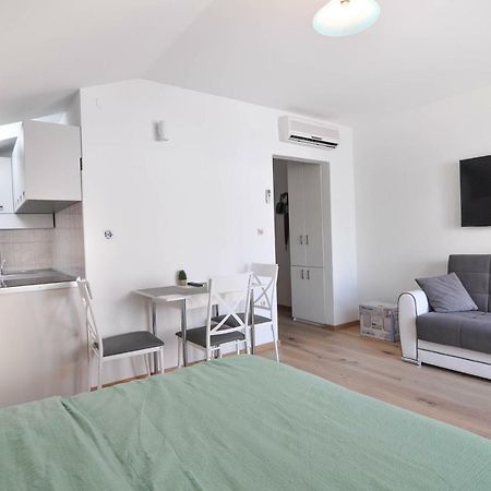 Apartment Helen Ičići エクステリア 写真