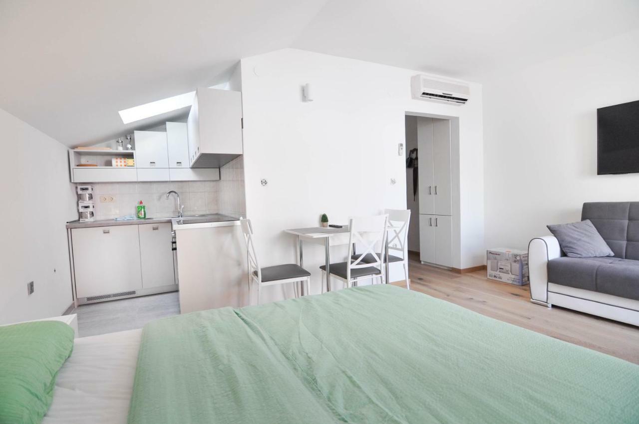Apartment Helen Ičići エクステリア 写真