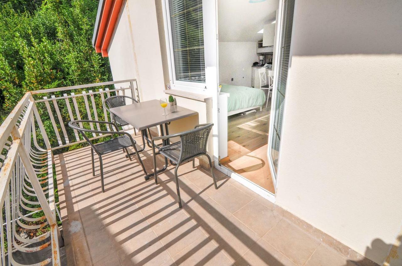 Apartment Helen Ičići エクステリア 写真